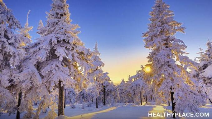 Takler du godt vinteren? Hvis ikke, prøv disse forslagene for å få vinterdepresjon under kontroll. Lær dem på HealthyPlace.