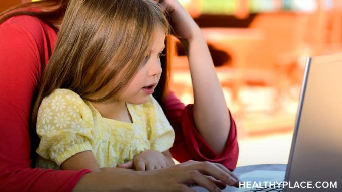 Det kan være fristende å la barnet ditt ta en lærevansketest på nettet. Oppdag om de jobber og lær om vurderingsprosessen for læringslidelser.