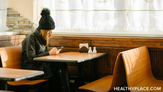 Bipolar mani og ikke spising er ofte knyttet sammen. Finn ut hvorfor de med bipolar lidelse kan oppleve tap av matlyst på HealthyPlace.