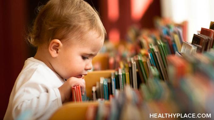 Læringshemming hos barn kan dukke opp tidlig. Få pålitelig informasjon om de tidlige tegnene på lærevansker hos barn, på HealthyPlace.