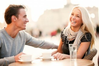 Hvordan kan du minimere datingangst? Kunne du virkelig glede deg av å bli dating, føle deg spent i stedet for engstelig? Her er en enkel endring som vil hjelpe. Les Nå.