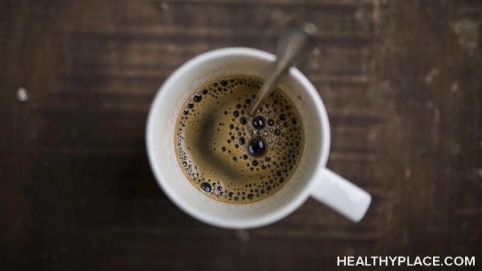 Din kopp kaffe kan forverre bipolare symptomer. Les pålitelig informasjon om kaffe og bipolar lidelse på HealthyPlace.