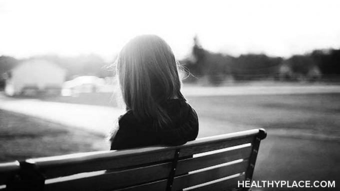 Isolasjon og ensomhet er vanlige kamper blant de som lever med psykisk sykdom. Lær hvordan du takler isolasjon og ensomhet på HealthyPlace.com.