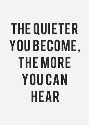 For å redusere angst er det viktig å holde kjeft og lytte med et stille sinn. Når angsten er så høy og dårlig, hvordan kan vi holde kjeft og lytte med et stille sinn? 