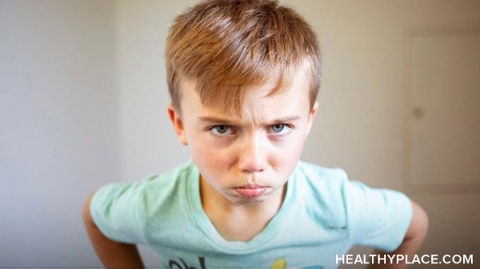 Disse fem tipsene for å oppdra et viljestilt barn kan hjelpe deg med å minimere maktkamp, ​​stahet og raserianfall. Les dem på HealthyPlace.
