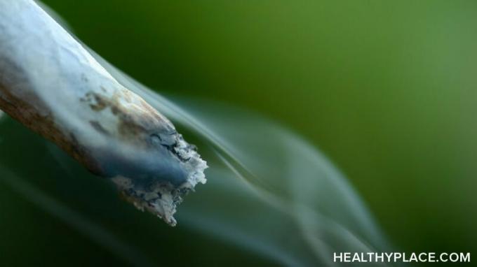 Effekter av marihuana er generelt sett på som positive, men virkningene av å røyke ugras og marihuana bivirkninger kan skade helse for pot-brukeren.