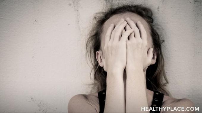 Hva skjer når du har dissosiativ identitetsforstyrrelse, angstsymptomer og panikkanfall? Lær om hvordan disse psykiske lidelsene spiller av hverandre. 