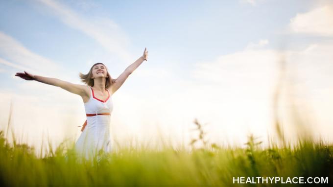 Du kan forbedre din mentale helse og velvære til tross for vanskeligheter. Lær noen praktiske måter å forbedre trivselen din på HealthyPlace.com