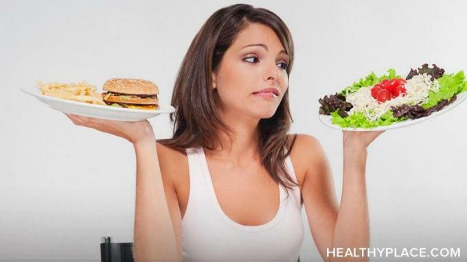 Å spise trigger mat i utvinning av spiseforstyrrelser kan føles skremmende med det første. I tid er det lettere. Slik introduserer du trigger mat i kostholdet ditt.