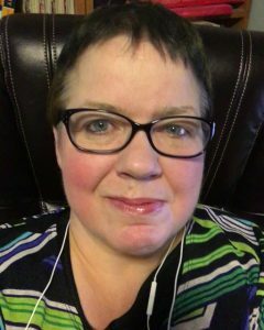 Tia Hollowood, ny forfatter av 'Trauma! En PTSD-blogg forteller om hennes erfaring med traumer i ung alder og lever i PTSD-utvinning. Les om Tia her.